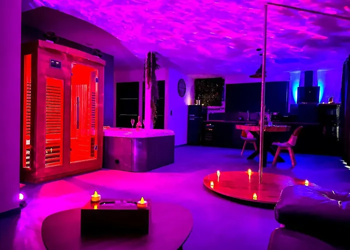 love room Villa Des Charmes-34450 vias